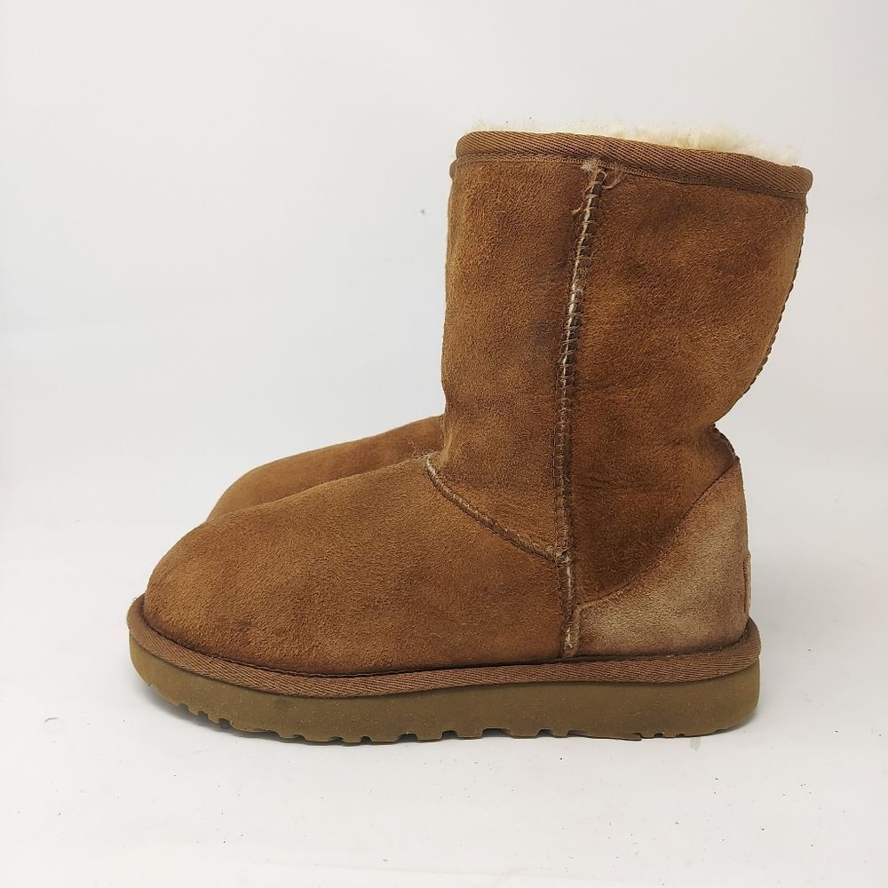 UGG Women's Classic Short II Suede Boots in Chestnut Brown 1016223 Size 5